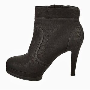 Chanel Black Pebbled Leather Quilted Ankle Boots EU 40 US 10